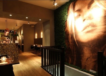 151_Kate Moss green wall.JPG